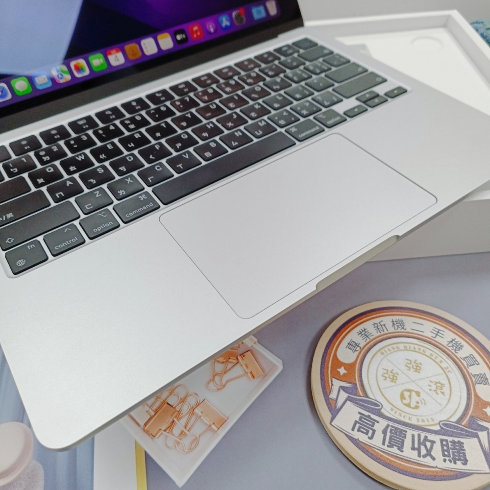 （歸仁）二手MacBook Air 256G銀色(有盒) (已過保) ＃TKQ9Q