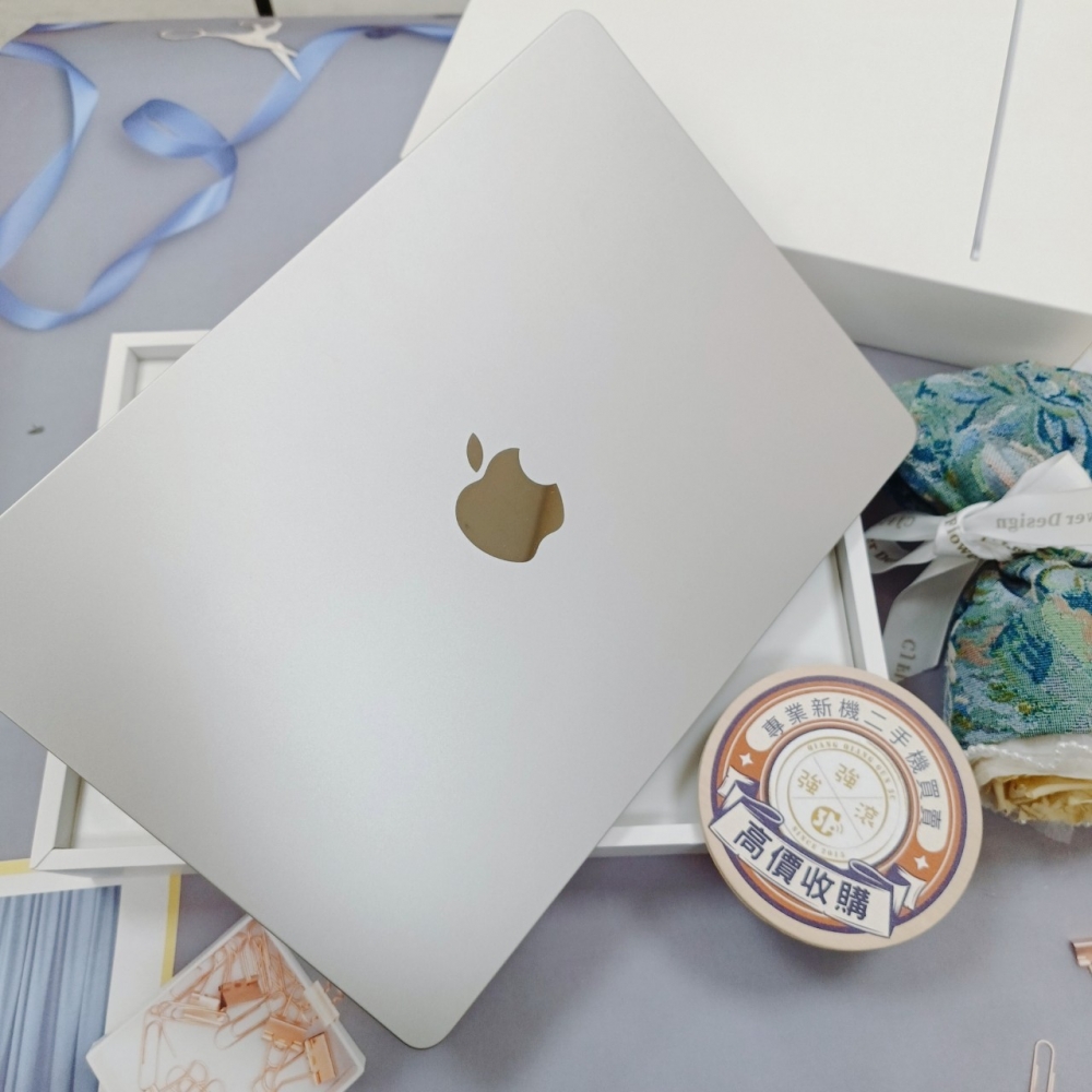 （歸仁）二手MacBook Air 256G銀色(有盒) (已過保) ＃TKQ9Q