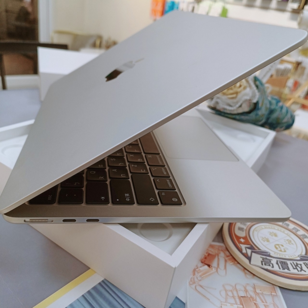 （歸仁）二手MacBook Air 256G銀色(有盒) (已過保) ＃TKQ9Q