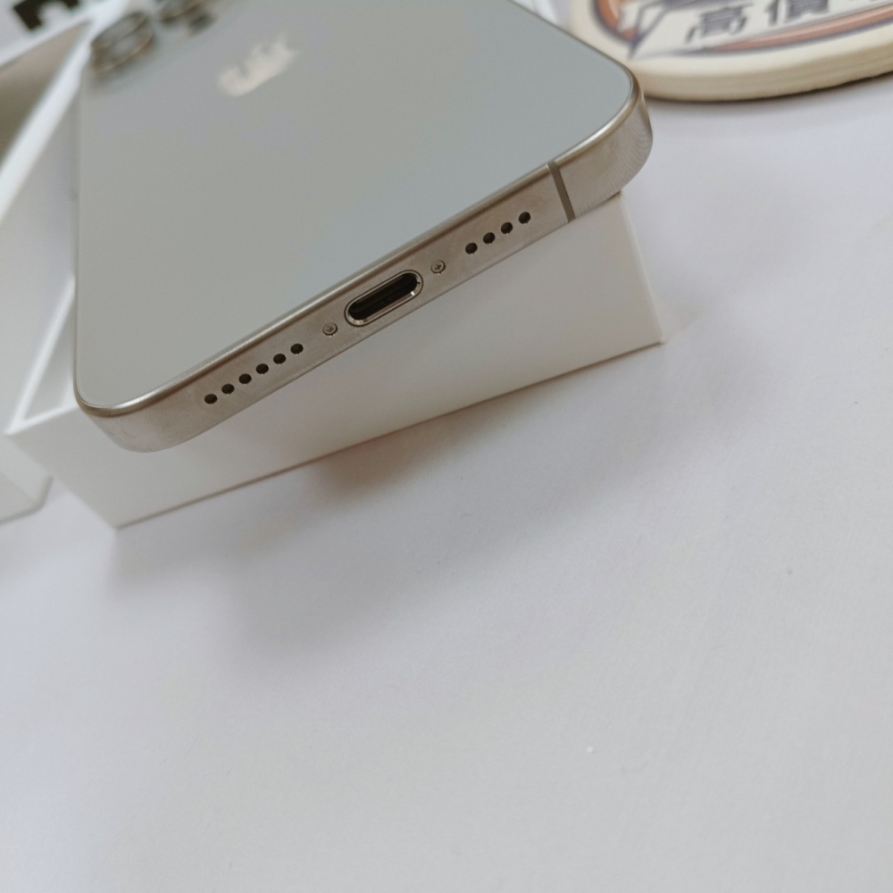 「365天原廠保固」(歸仁)二手iPhone 15pro max 512G 原鈦色(有盒、已過保) ＃35498