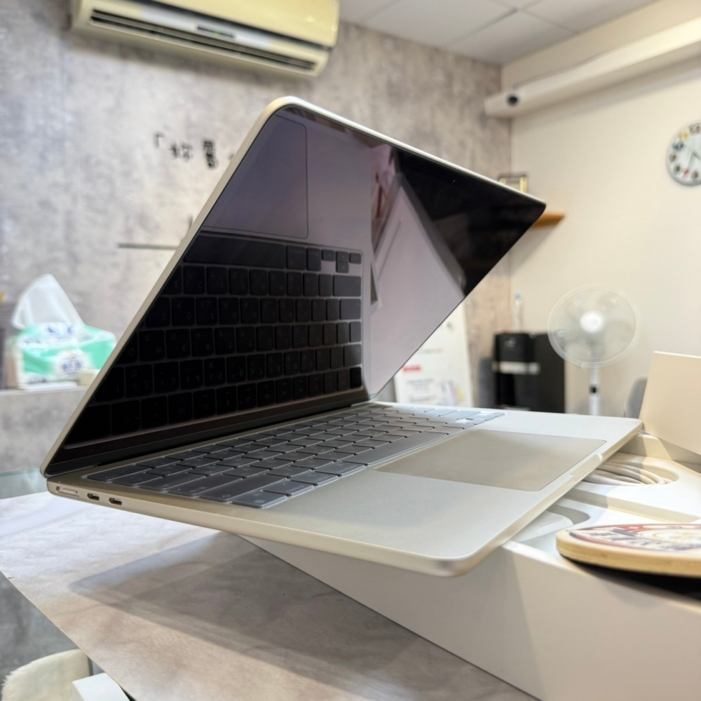 二手MacBook Air - M2 256G 星光 (2025.09.21) #999T0